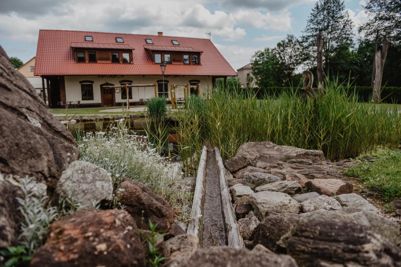 Penzion U Skutilu Pilníkov Exteriör bild