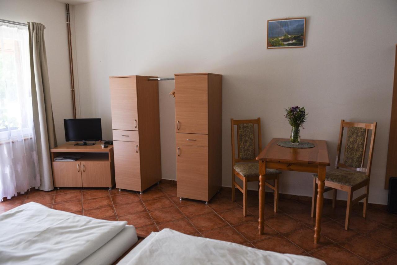 Penzion U Skutilu Pilníkov Exteriör bild